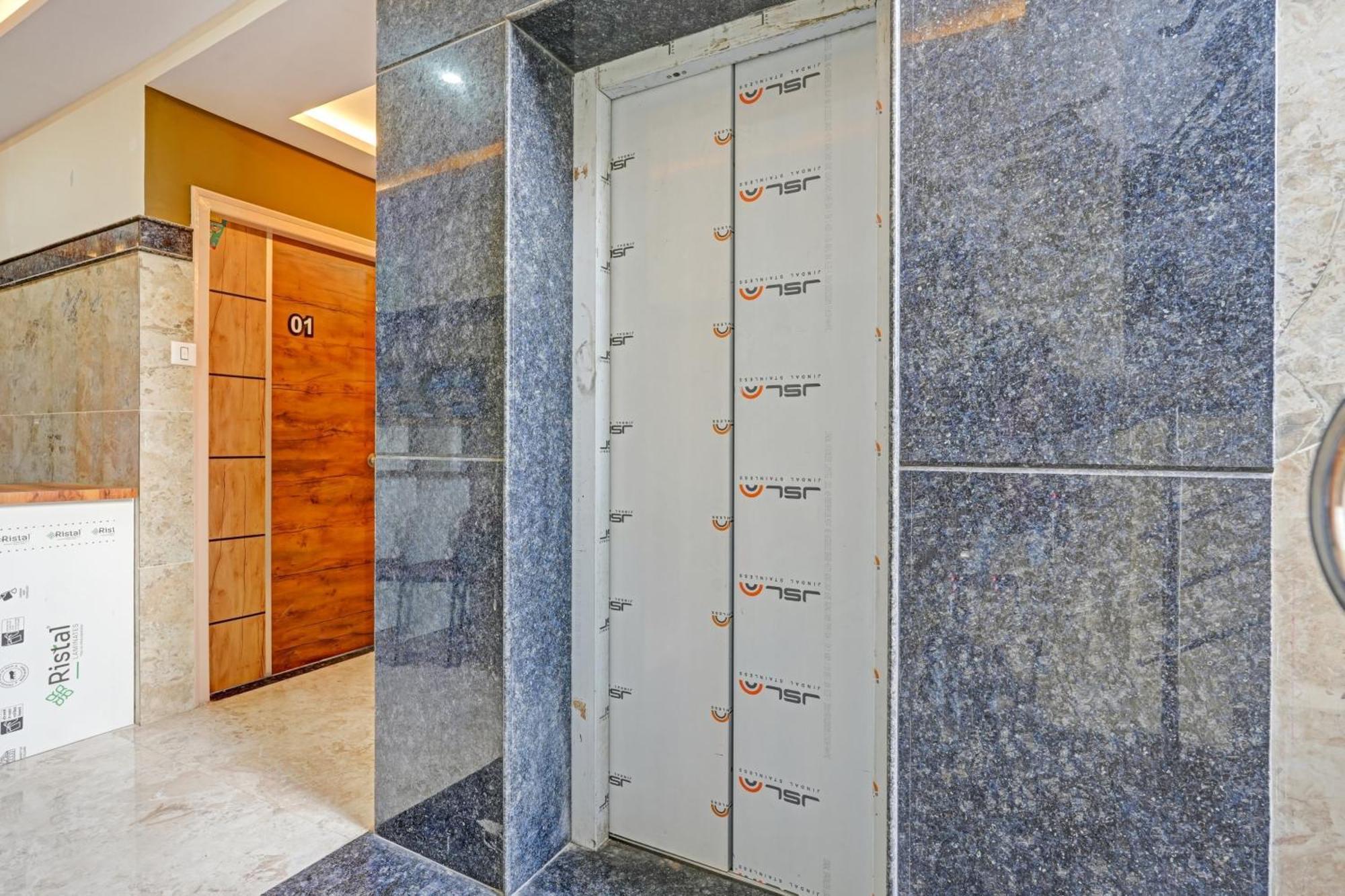 Hotel O Sri Chowdeshwari Boarding And Lodging Tavarikere Dış mekan fotoğraf